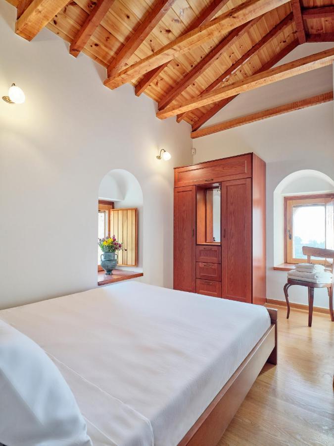 Villa Petreas Castle à Kardamyli Extérieur photo